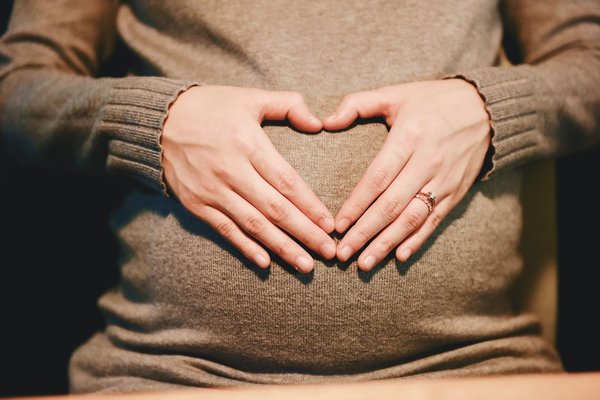 Photographe grossesse à lyon : capturez votre bonheur maternel