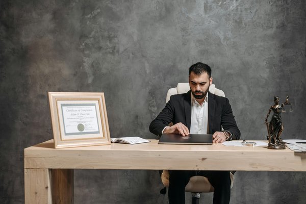 Pourquoi un avocat en droit des affaires est essentiel pour votre entreprise ?